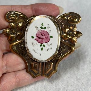 ART NOUVEAU STYLE BROOCH/PENDANT ADORNED WITH AN ANTIQUE PORCELAIN PIECE